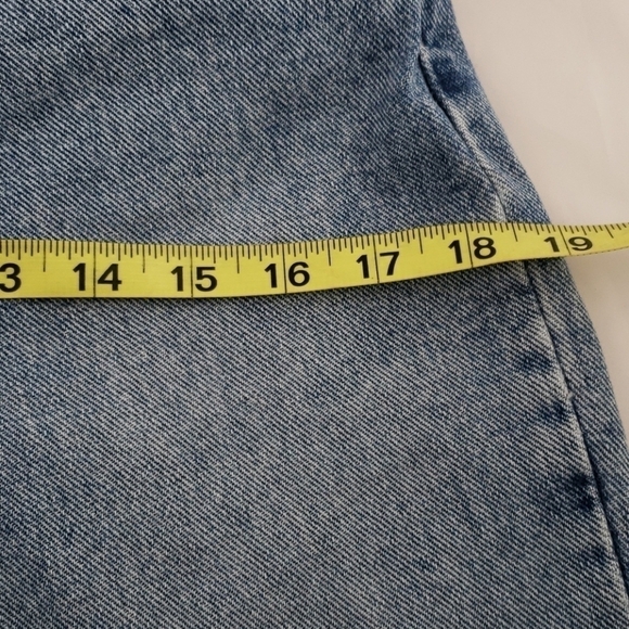 VINTAGE Calvin Klein 11" High Rise Cut Off Shorts - Picture 9 of 10